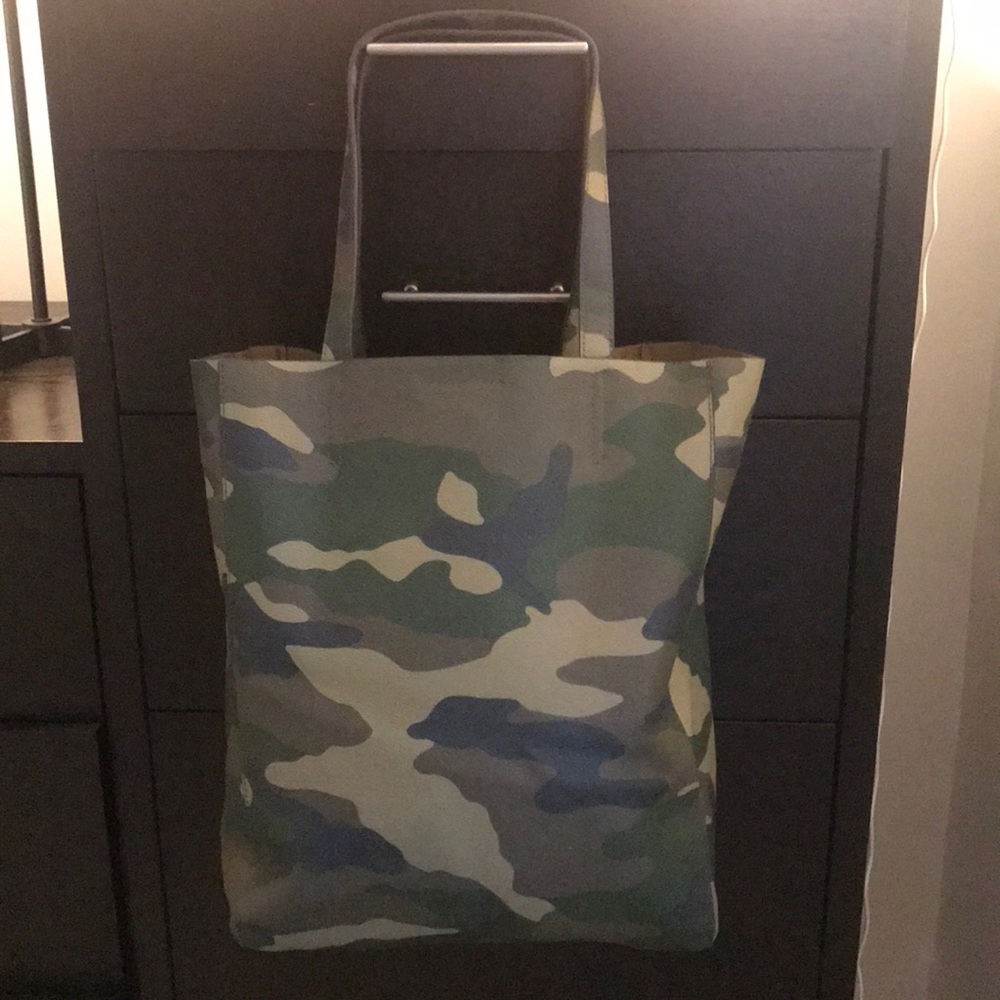 Banana Rebublic camo tote